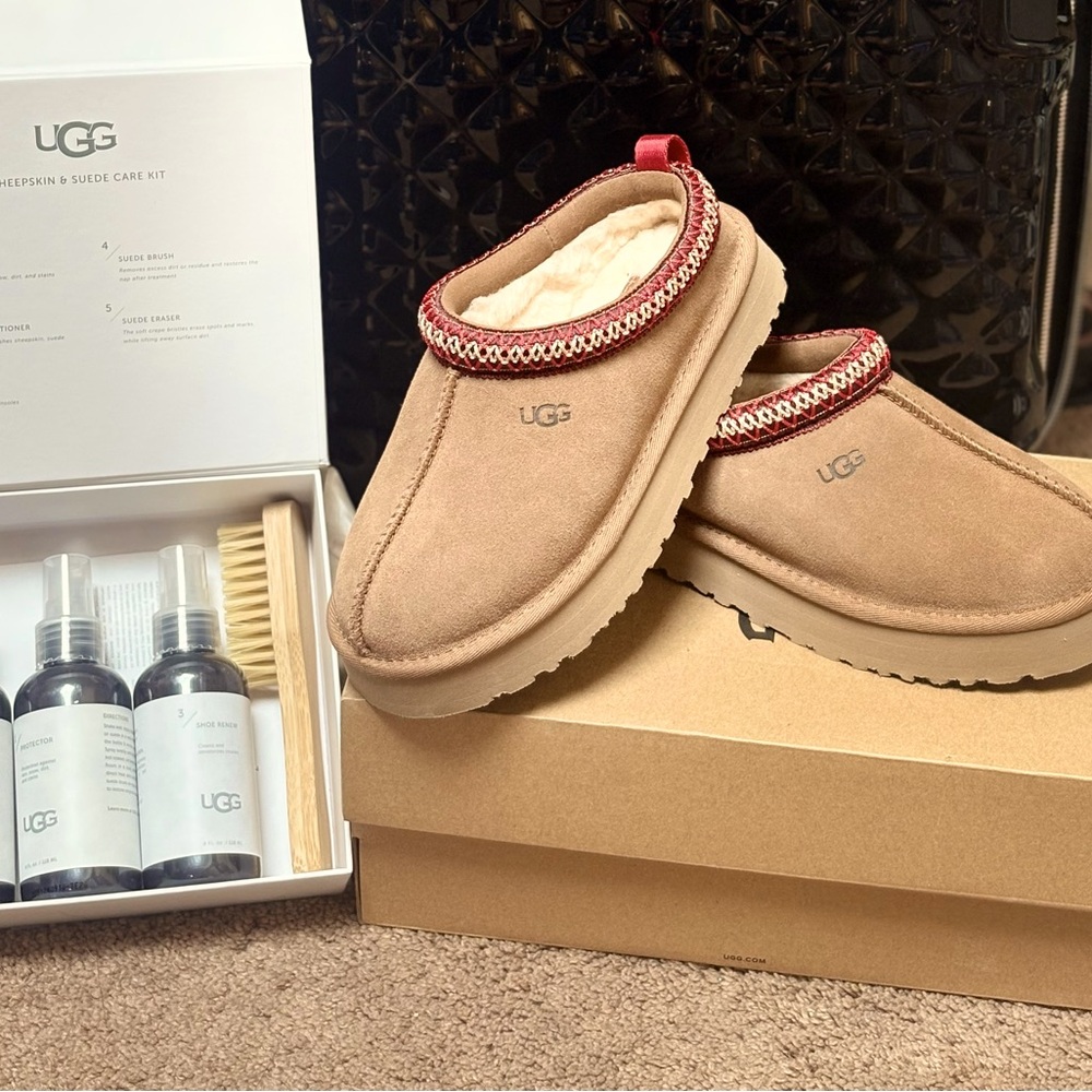 Brand New Tazz Uggs & Cleaning kit!